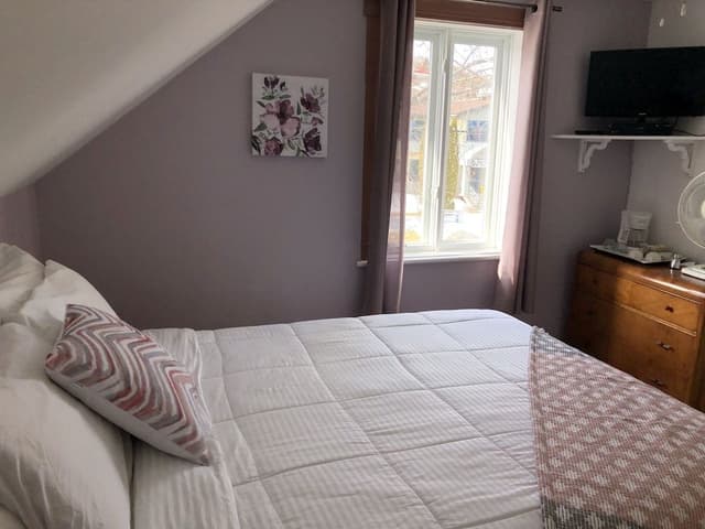 Standard Room, 1 Queen Bed, Private Bathroom, City View