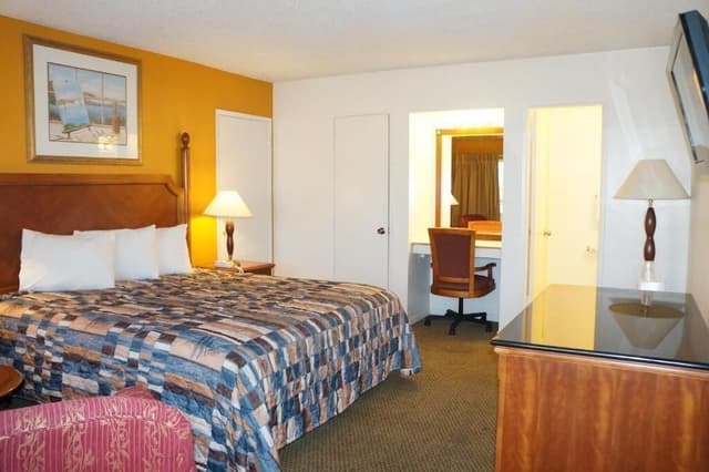 Room, 1 King Bed, Non Smoking