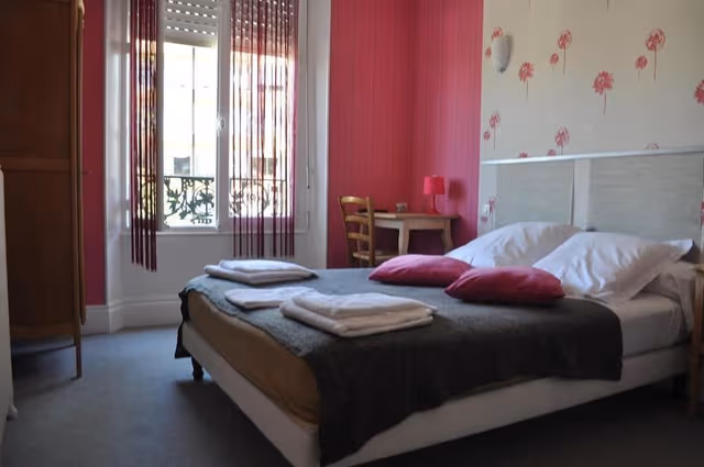 Classic Double Room (10)