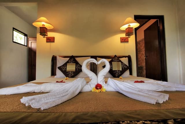 Deluxe Double Room, 1 King Bed, Smoking, Garden View