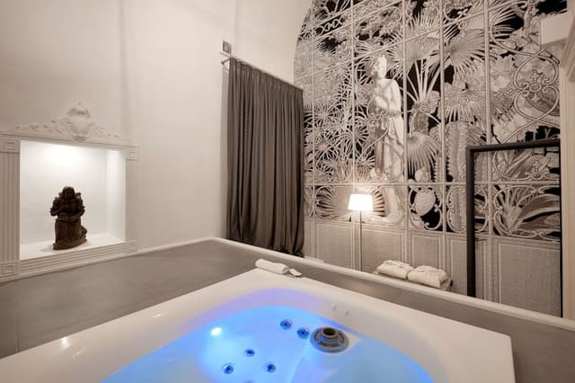 Junior Suite, Jetted Tub
