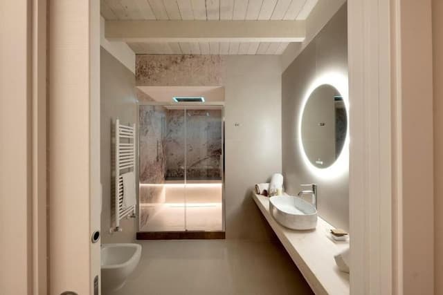 Suite, Jetted Tub