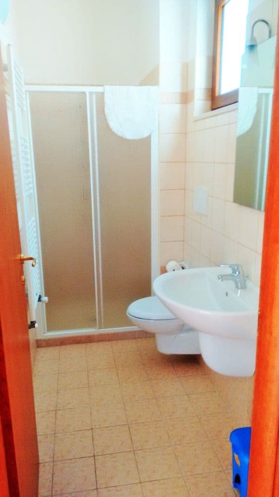 Standard Triple Room, 1 Bedroom, Smoking, Hill View