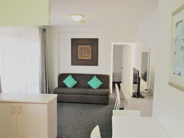 Spa Studio, Jetted Tub