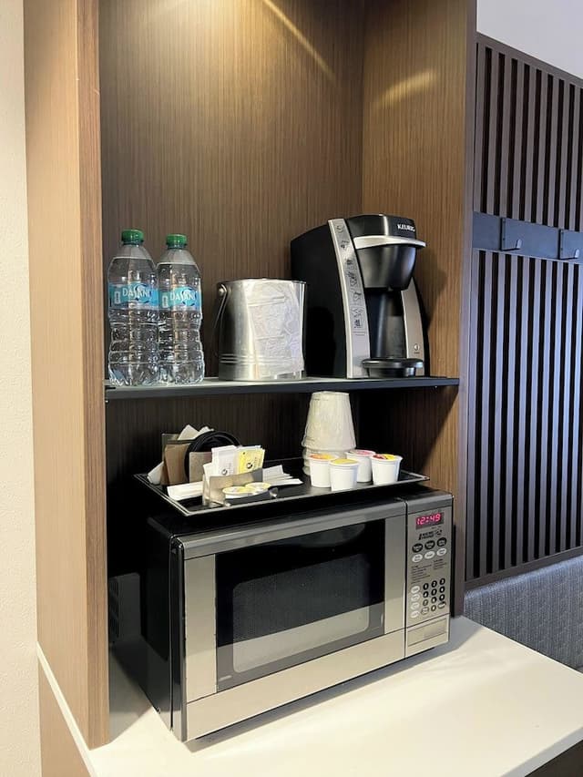 Studio, 1 King Bed, Accessible, Bathtub (Hearing)