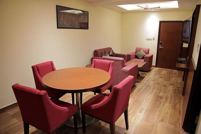 Cama Suite, 1 King Bed, Accessible, City View