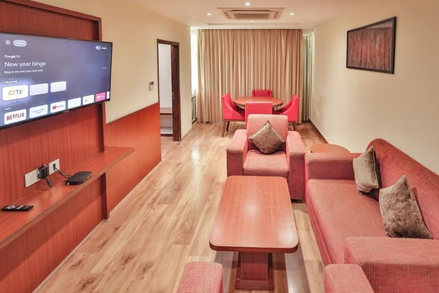 Cama Suite, 1 King Bed, Accessible, City View