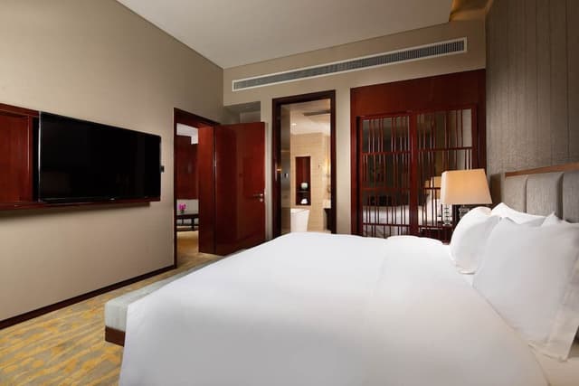 Junior Suite, 1 King Bed