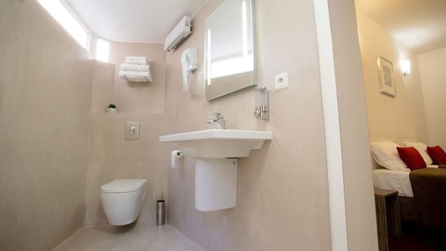Comfort Twin Room, Private Bathroom