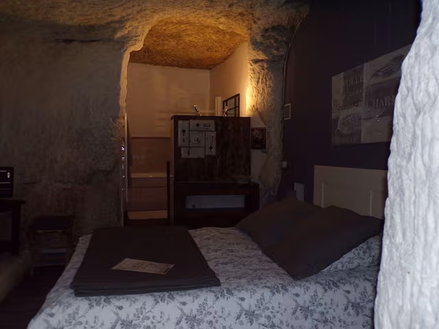 Double Room (La Chambre du Pressoir)