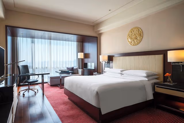 Club Room, 1 King Bed