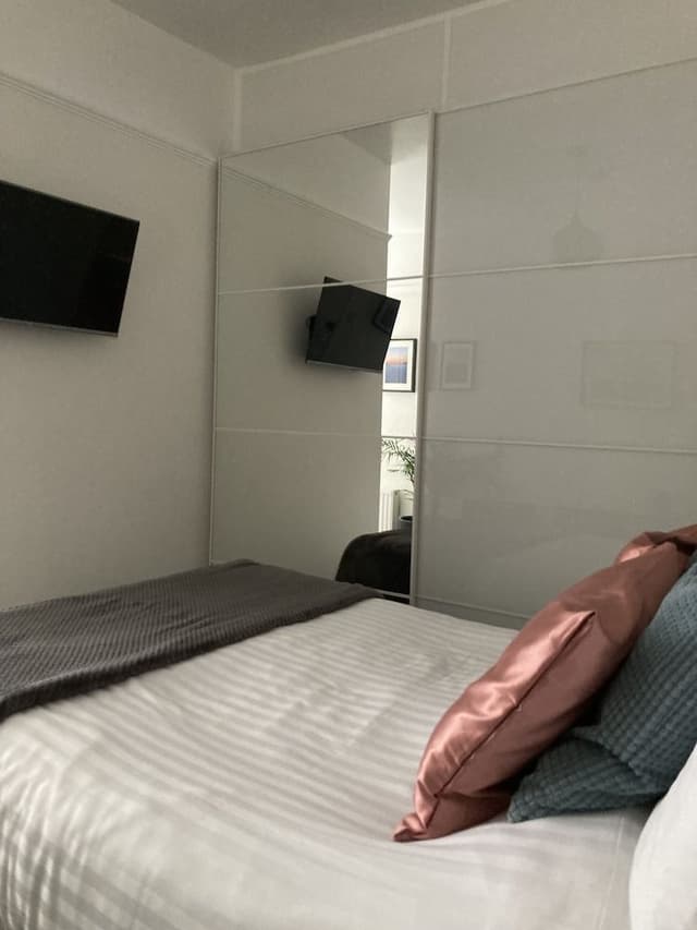 Double Room (Room 9, Gloucester, Second Floor)
