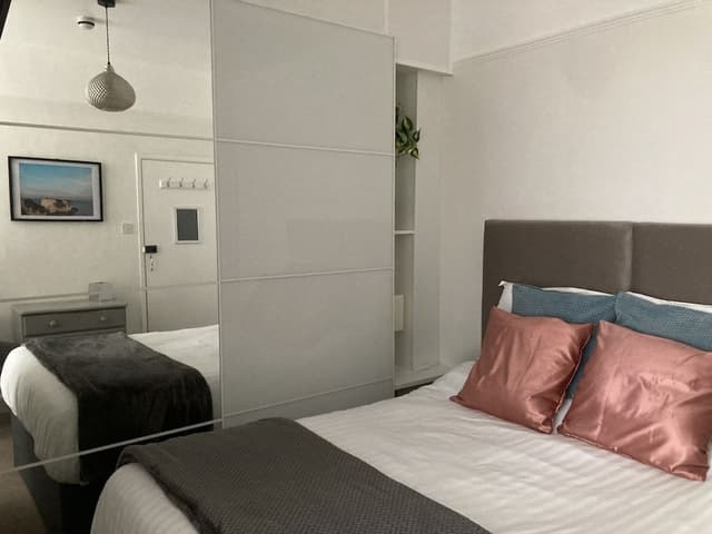 Double Room (Room 9, Gloucester, Second Floor)