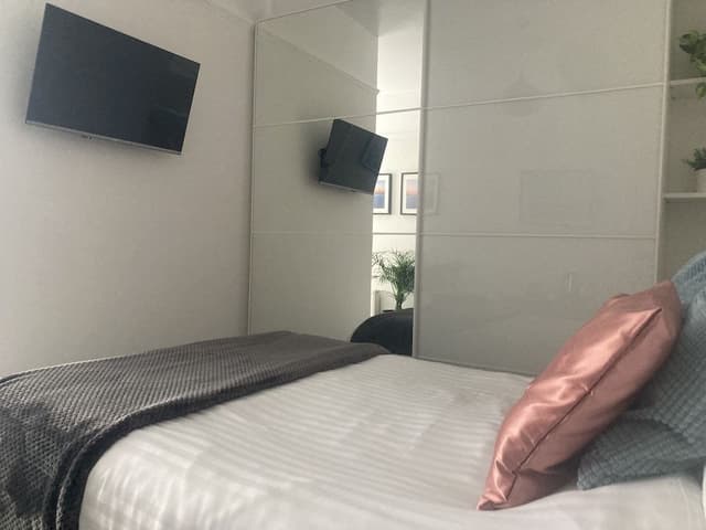 Double Room (Room 9, Gloucester, Second Floor)