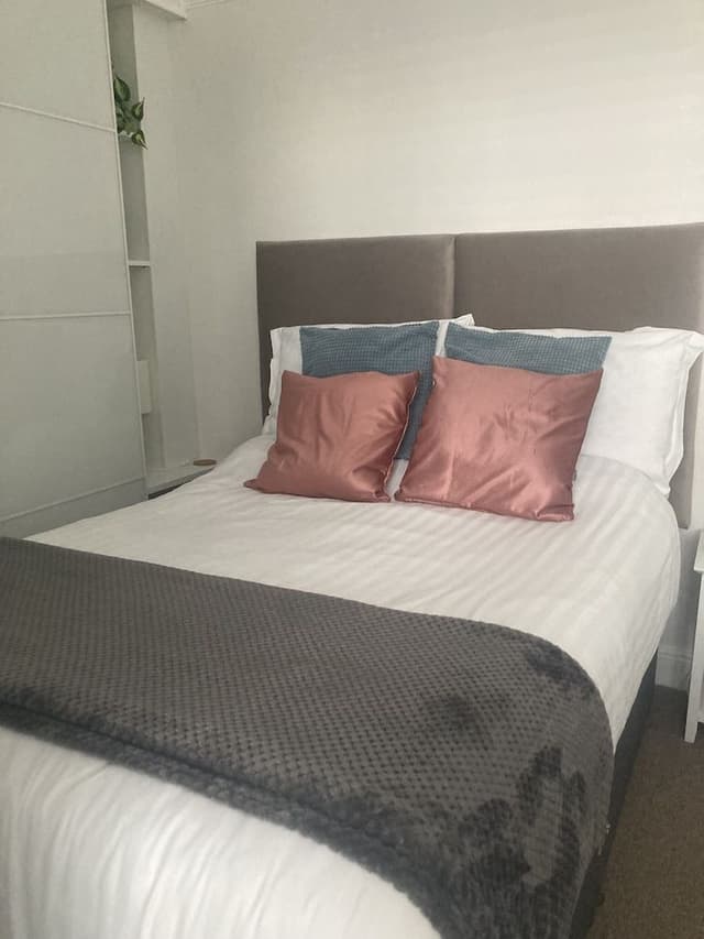 Double Room (Room 9, Gloucester, Second Floor)