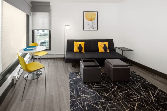Deluxe King Suite