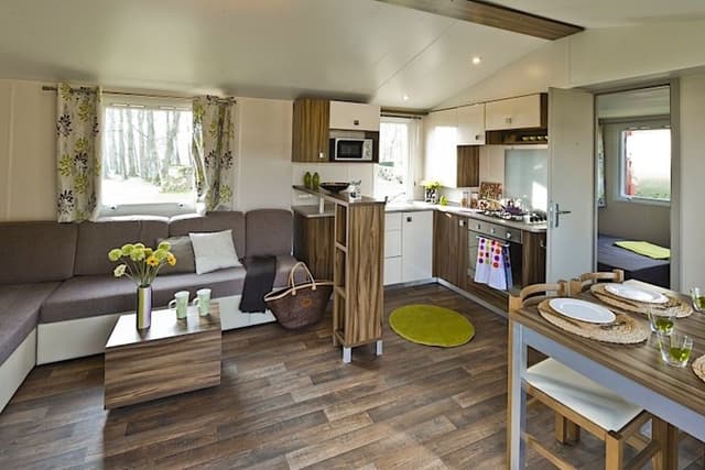 Family Mobile Home (6-8 people)