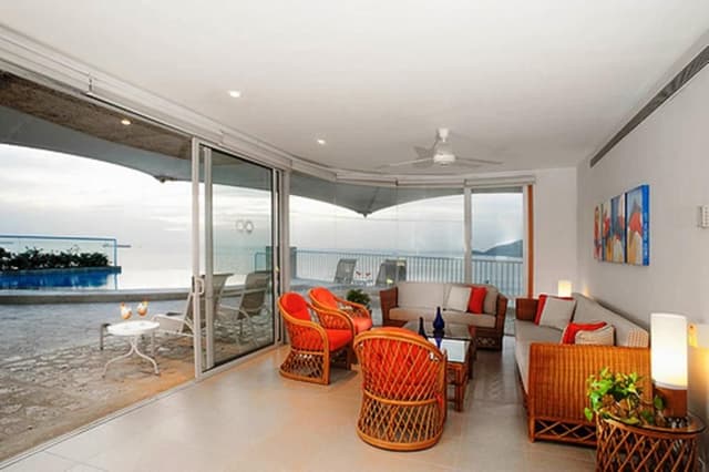 Deluxe Suite with Sea View and Outdoors Jacuzzi