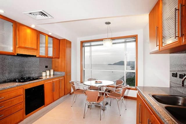 Deluxe Suite with Sea View and Outdoors Jacuzzi