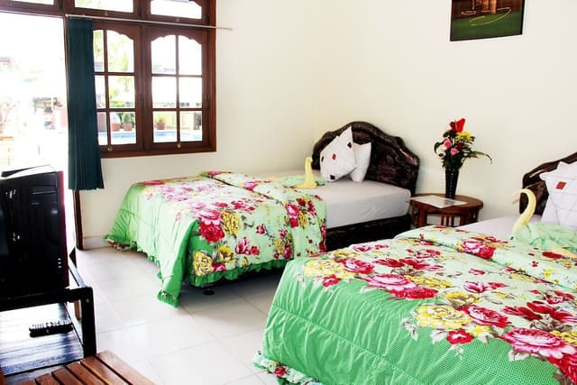 Shared Dormitory, Women only