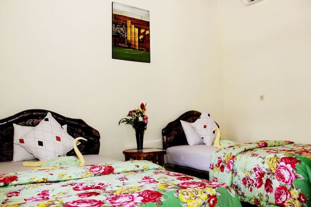 Shared Dormitory, Women only