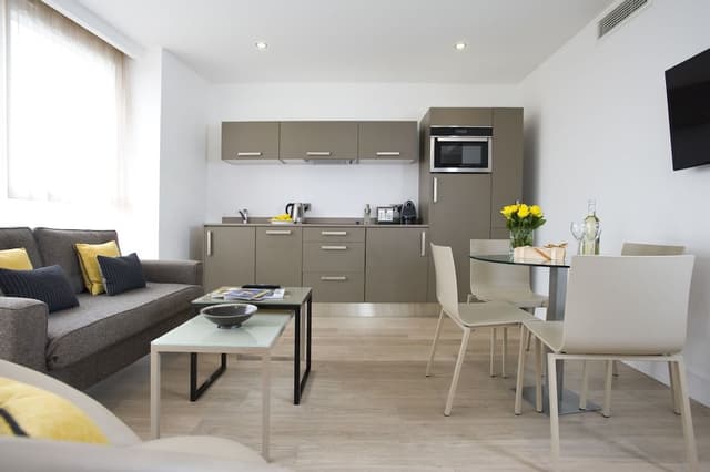 Suite, 2 Bedrooms, City View