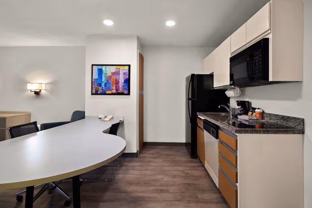 Studio Suite, 1 Queen Bed with Sofa bed, Non Smoking
