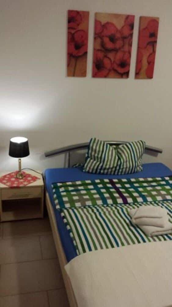Double Room, Non Smoking, Shared Bathroom