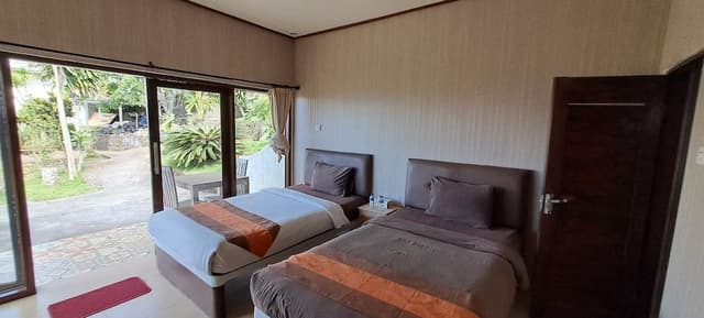 Standard Room, Corner