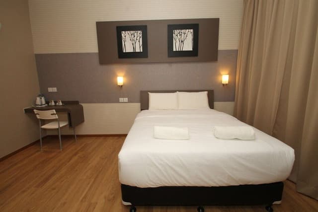 Deluxe Queen Room