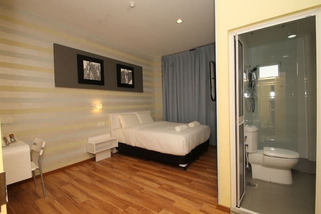 Deluxe Queen Room