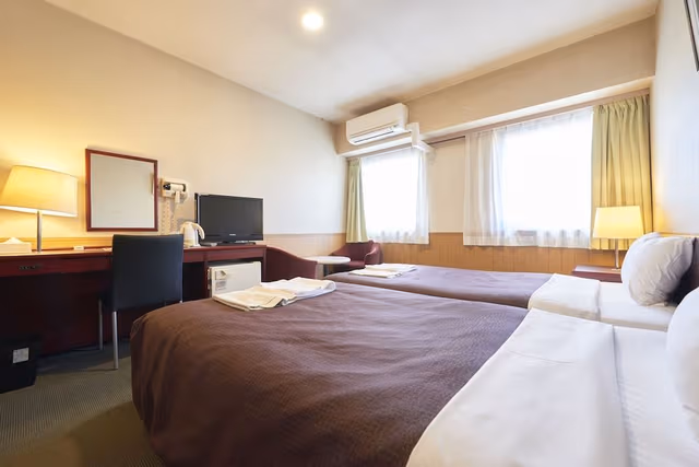 Twin Room, Smoking