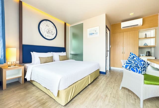 Deluxe Double Room, Poolside