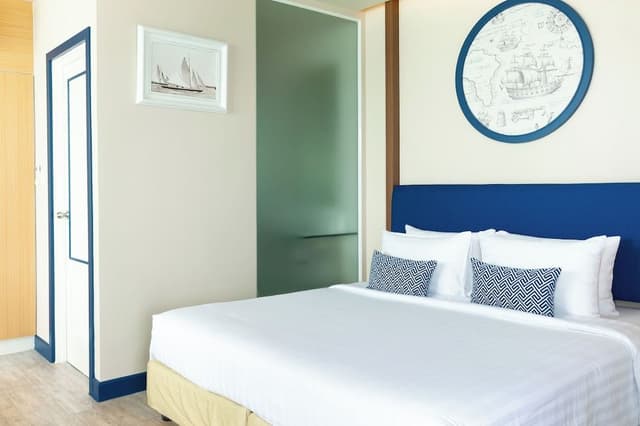 Premier Double Room, Non Smoking, Oceanfront (Boat Quay Sea Front)
