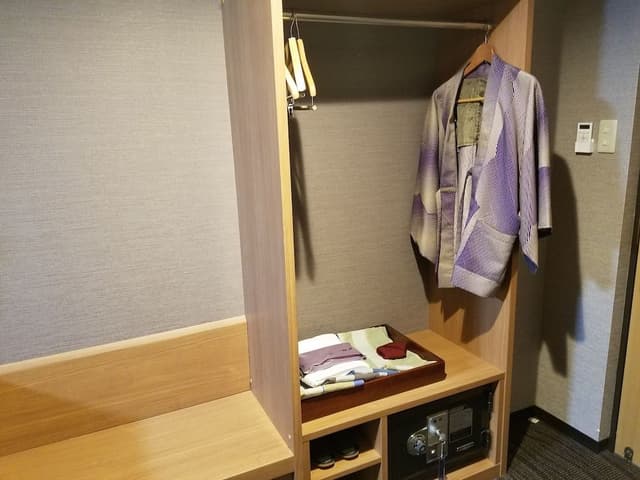 Modern Traditional Twin Room, Non Smoking (No View, Shared bath)