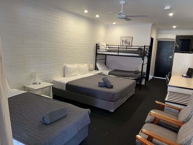 Family Room, 1 Bedroom