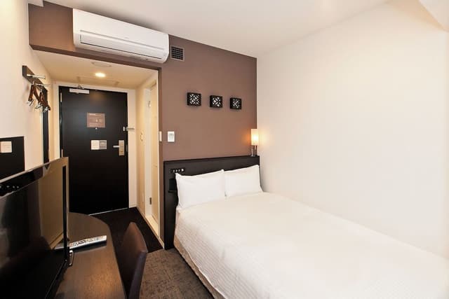 [Smoking] Semi-Double Room