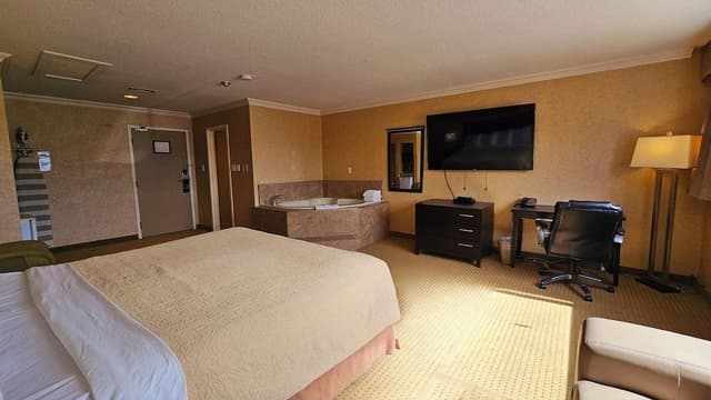 Classic Suite, 1 King Bed, Jetted Tub