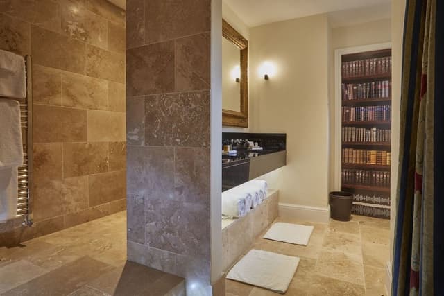 Suite, Ensuite (Bishops Suite)
