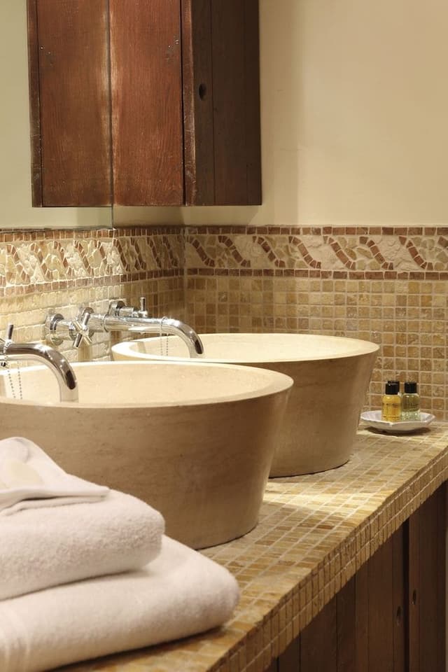 Suite, Ensuite (Elizabethan suite )