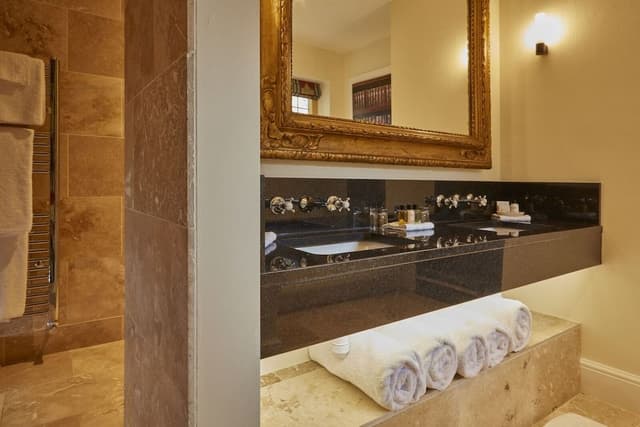 Suite, Ensuite (Bishops Suite)