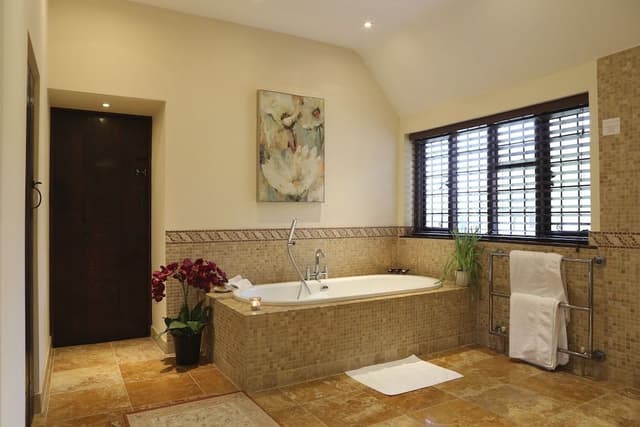 Suite, Ensuite (Elizabethan suite )