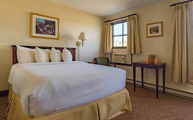 Standard Room, 1 Queen Bed