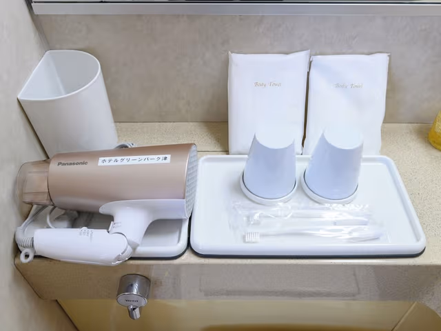 Queen Economy Room