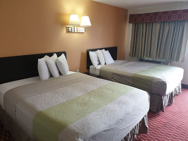 Family Room, 2 Queen Beds, Non Smoking