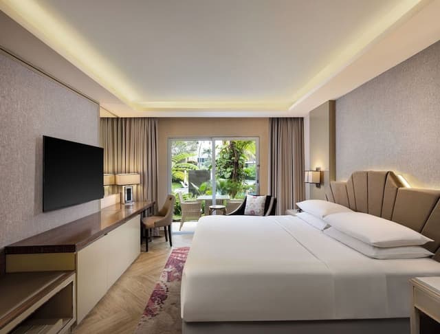 Junior Suite, 1 King Bed, Balcony