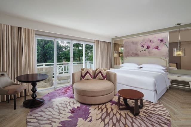 Club Room, 1 King Bed, Balcony, Tower