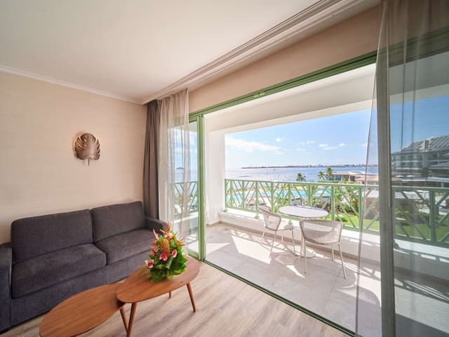 1 KING BED PREMIER OCEAN VIEW