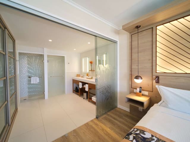 1 KING BED PREMIER OCEAN VIEW