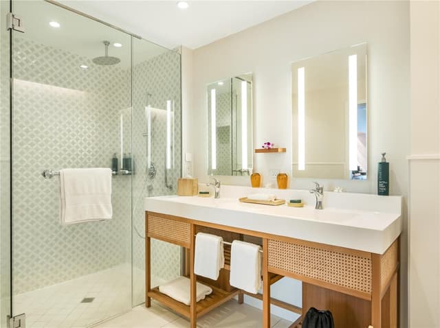 1 KING BED OCEAN VIEW SUITE